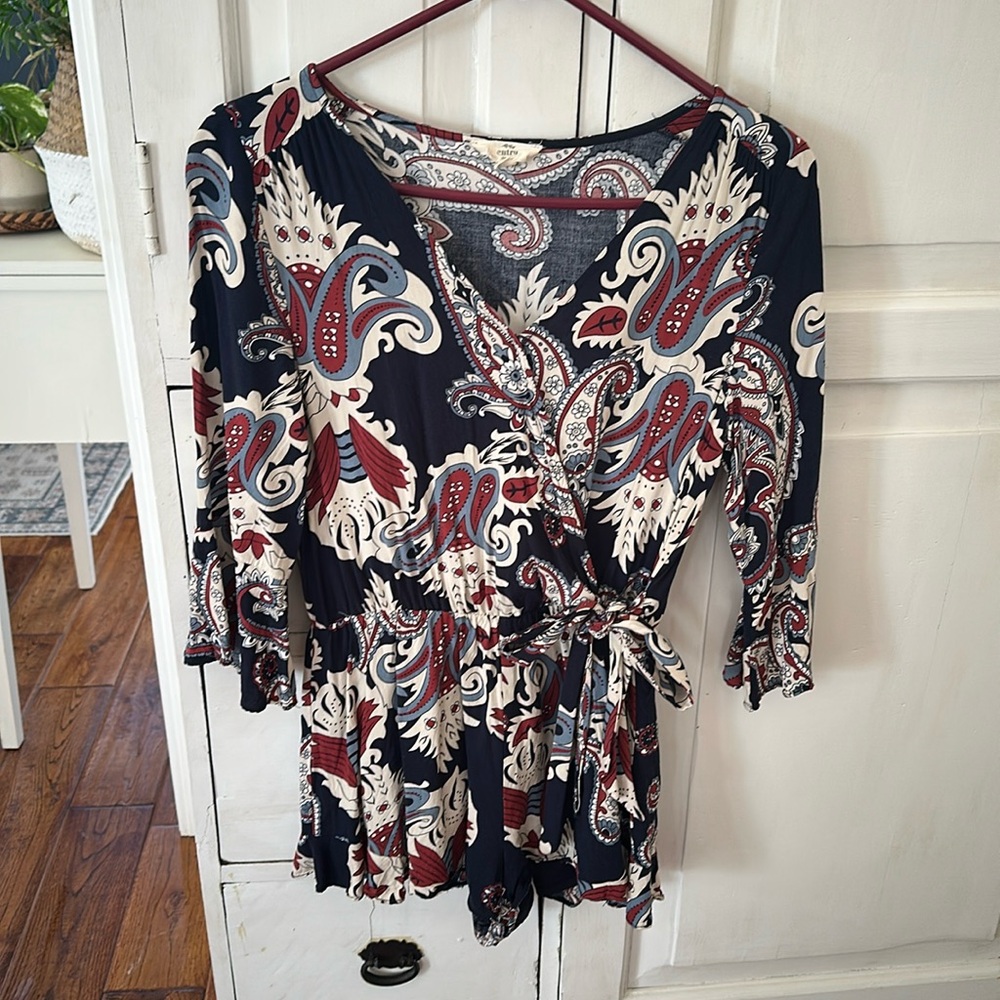 Entro shorts romper women’s size small. Navy, Burgsndy and Cream.